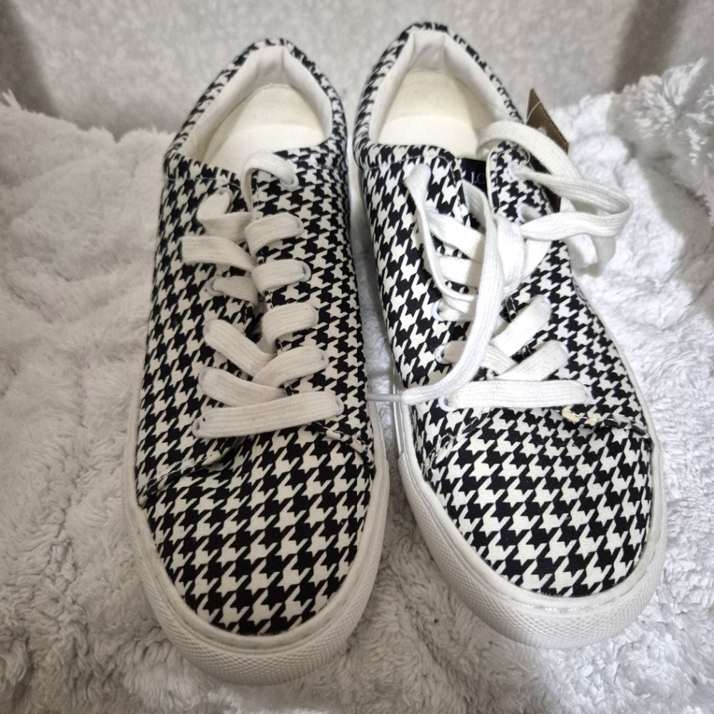 NWT  J. Crew Black and White Houndstooth Sneakers...SIZE:8 M